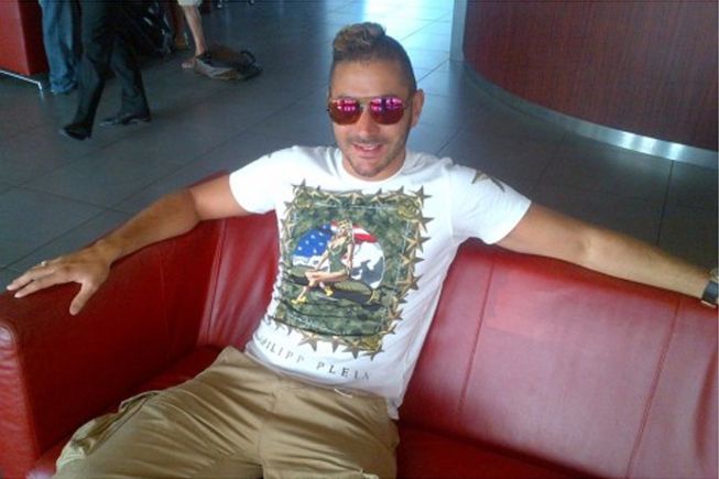 Karim Benzema sorprende con un nuevo look a lo 'mohicano'