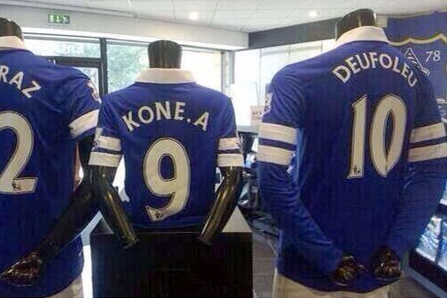 La tienda oficial del Everton confunde el nombre de Deulofeu La tienda oficial del Everton confunde el nombre de Deulofeu