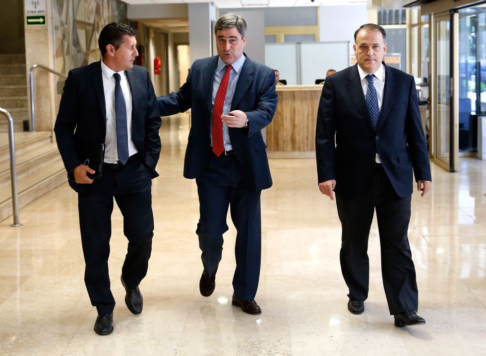 Tebas dice que investigan hasta nueve partidos, tres de Primera