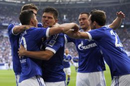 Huntelaar y Szalai evitan la derrota del Schalke en casa