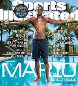 Mario Balotelli camina sobre el agua para Sports Illustrated