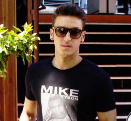 Mesut Özil se marcha al Arsenal inglés por 45 millones de euros Mesut Özil se marcha al Arsenal inglés por 45 millones de euros