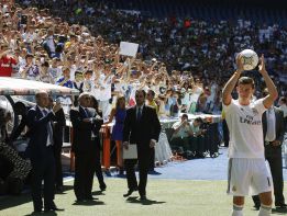 Gareth Bale reunió a casi 30.000 fans en el Santiago Bernabéu Gareth Bale reunió a casi 30.000 fans en el Santiago Bernabéu