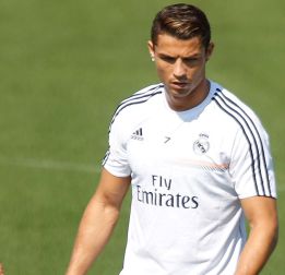 Cristiano Ronaldo se trató ayer para estar listo ante el Villarreal Cristiano Ronaldo se trató ayer para estar listo ante el Villarreal