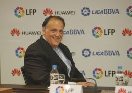 Tebas, a Collet: "Defiendo lo mismo desde el año 2003" Tebas, a Collet: "Defiendo lo mismo desde el año 2003"