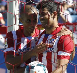 Miranda: "Sé que Diego interesa al Atlético, espero que fiche" Miranda: "Sé que Diego interesa al Atlético, espero que fiche"