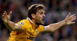 "El árbitro se cargó el partido" "El árbitro se cargó el partido"