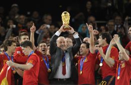 Del Bosque seguirá hasta 2016 Del Bosque seguirá hasta 2016