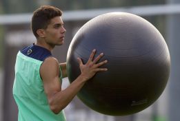 Bartra: "Al Tata no le tembló el pulso para ponerme de titular" Bartra: "Al Tata no le tembló el pulso para ponerme de titular"