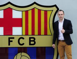 Iniesta renovó hasta 2018: "Me quedan muchos años buenos" Iniesta renovó hasta 2018: "Me quedan muchos años buenos"