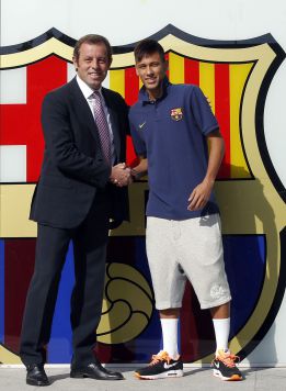 Fichaje de Neymar: la Fiscalía habla de "contratos simulados" Fichaje de Neymar: la Fiscalía habla de "contratos simulados"