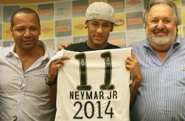 Un consejero del Santos asegura desvíos en el fichaje de Neymar
