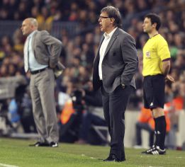 Martino: "Neymar no quiso faltar al respeto, descargó tensión" Martino: "Neymar no quiso faltar al respeto, descargó tensión"