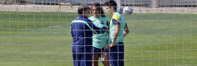 Bartra y Puyol, también KO; Adriano será defensa central Bartra y Puyol, también KO; Adriano será defensa central