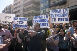 Protesta en favor del jóven que lanzó el plátano a Dani Alves Protesta en favor del jóven que lanzó el plátano a Dani Alves
