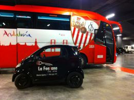 Apedrean el bus del Sevilla en la puerta de su hotel en Valencia