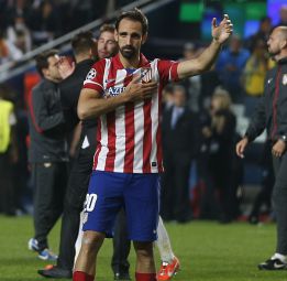Juanfran rechaza al Arsenal por segunda vez en tan solo un año Juanfran rechaza al Arsenal por segunda vez en tan solo un año