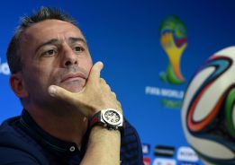 Paulo Bento no desvela con qué delantero centro jugará