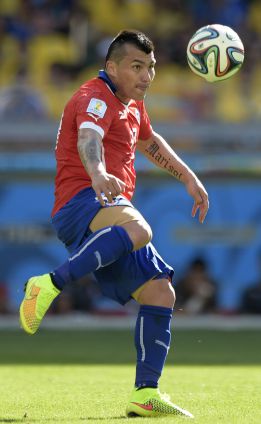 Berizzo busca un mediocentro y se fija en Besic y Medel