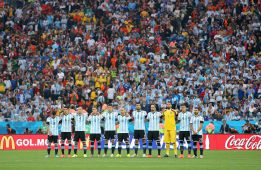 Argentina y Holanda rindieron tributo a Alfredo Di Stéfano