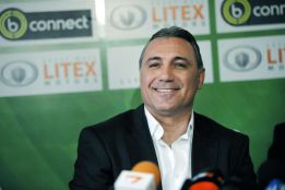Stoichkov: "Los que han vendido a Alexis no saben de fútbol" Stoichkov: "Los que han vendido a Alexis no saben de fútbol"