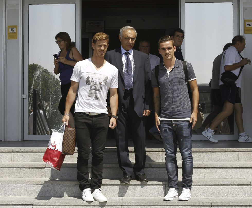 Griezmann and Ansaldi complete Atlético Madrid medicals
