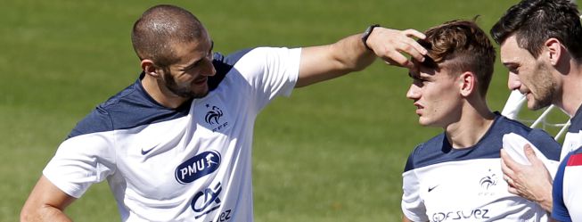 Benzema reta a Griezmann: "Nos vemos en el derbi, hermano" Benzema reta a Griezmann: "Nos vemos en el derbi, hermano"