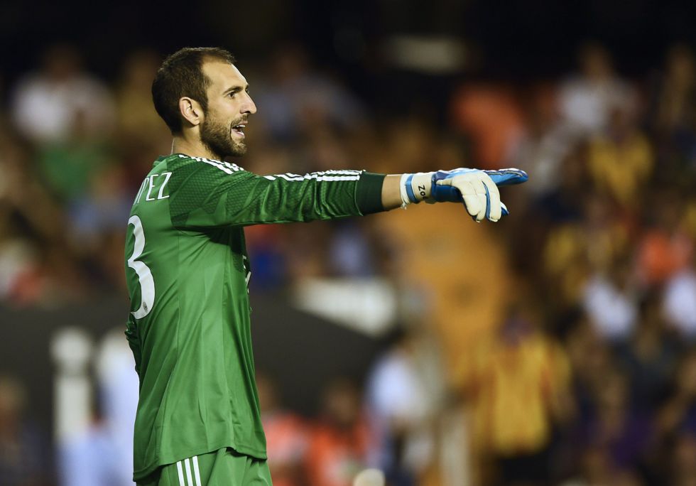 Diego López encajó dos goles en su debut con el Milán