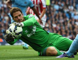Begovic entra en el Guinness como autor del gol más lejano