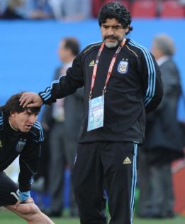 Messi y Maradona: pulso entre dos mitos Messi y Maradona: pulso entre dos mitos