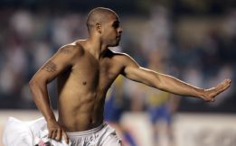 Adriano se compromete con un club de Segunda de Francia