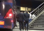 Pocos aficionados y algunos gritos en la vuelta del Barça