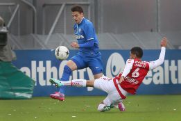 El PSV se aferra al liderato con una goleada al Utrecht