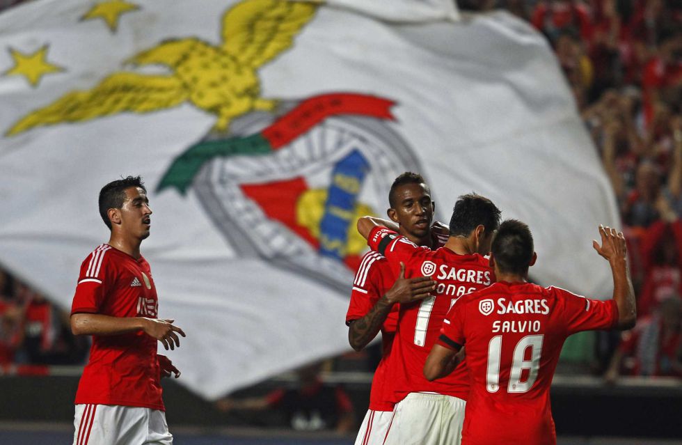 Un gol de Talisca da la victoria al Benfica y le mantiene líder