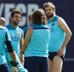 Cesc intenta convencer a Piqué para que se vaya al Chelsea
