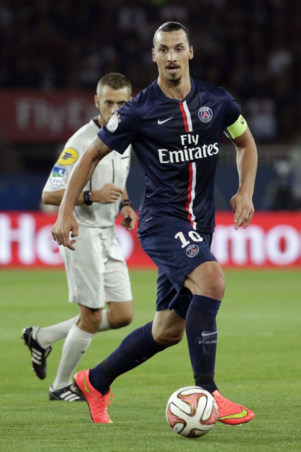 Ibrahimovic vuelve a entrenar con el PSG tras su lesión
