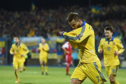 El 'hat-trick' de Yarmolenko ilumina el camino de Ucrania