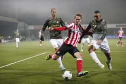 El PSV resiste el acoso del Ajax