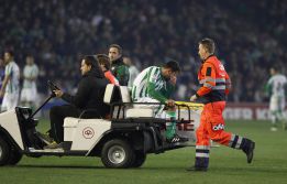 Matilla, operado de la rodilla, estará seis meses de baja