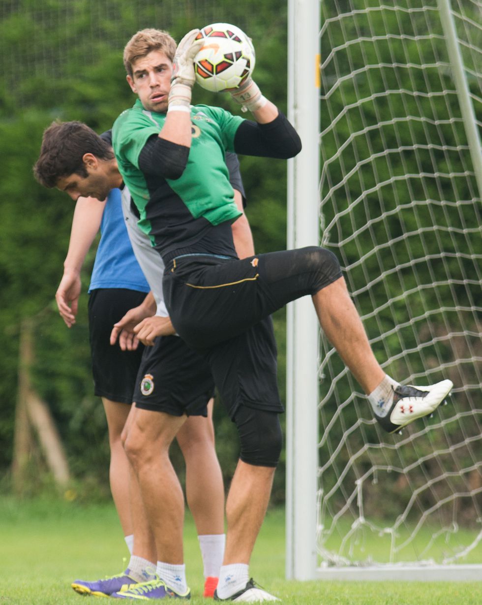 Raúl Fernández firmará mañana