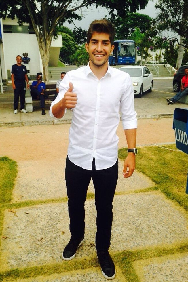 Lucas Silva se despidió de sus compañeros y posó para AS