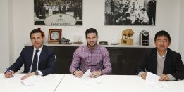 Barragán firmó su renovación con el Valencia hasta 2017