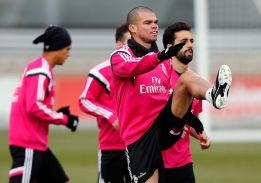 Pepe se incorpora al grupo e irá convocado ante el Schalke