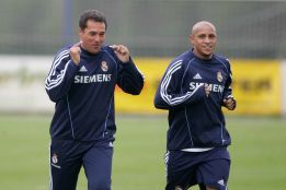 La plantilla echó a Luxemburgo del Real, según Roberto Carlos