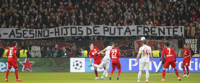 La UEFA expedienta al Bayer por la pancarta contra el Frente La UEFA expedienta al Bayer por la pancarta contra el Frente