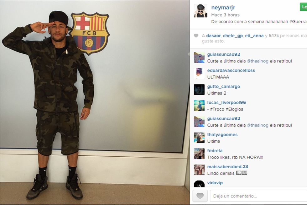 Neymar posa de militar antes de enfrentarse a City y Madrid