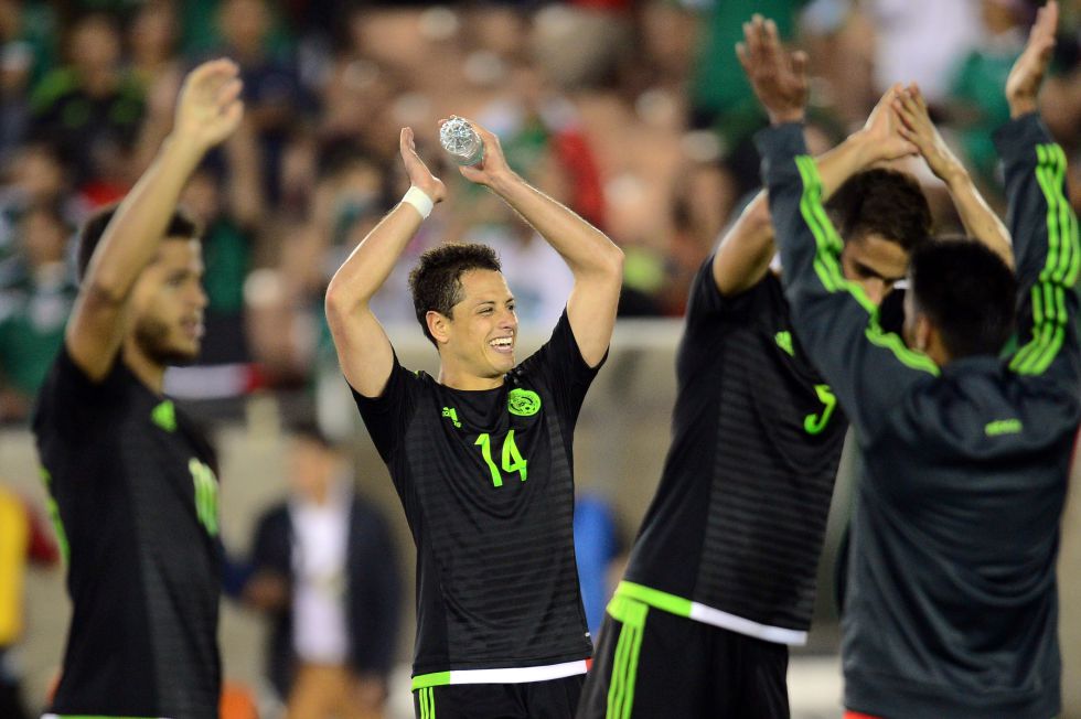 Chicharito y Vela, convocados por México para la Copa Oro