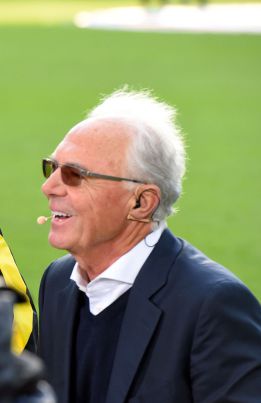 Beckenbauer se excluye como presidente y postula a Platini