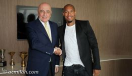 Nigel de Jong renueva con el Milan hasta junio de 2018