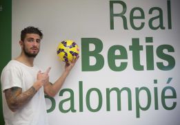 Piccini y Digard aterrizan hoy; Alcaraz y Pazzini, ofrecidos